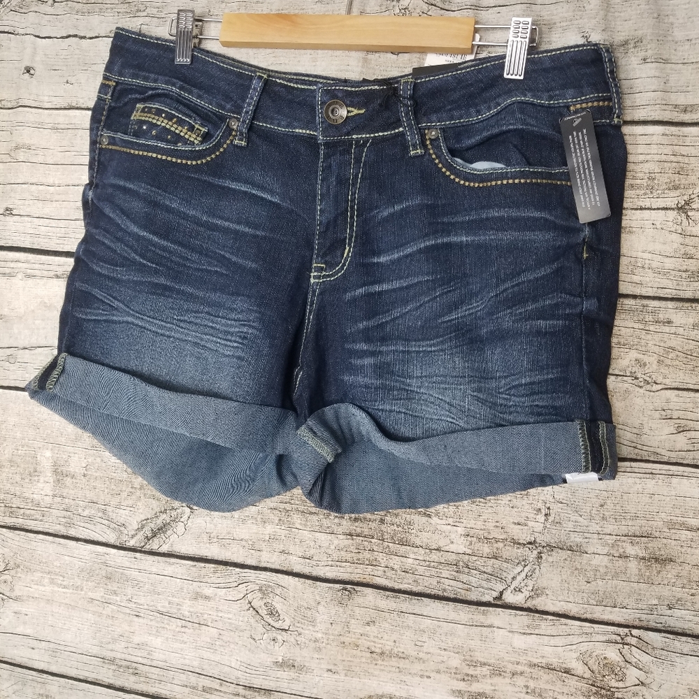 A.n.a Sunset Wash Shorts Size 16.Waist approx: 18 inches Inseam approx: 4 inc